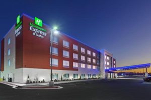 Holiday In Express and Suites Owasso OK - Hotels near Tulsa Air and Space Museum